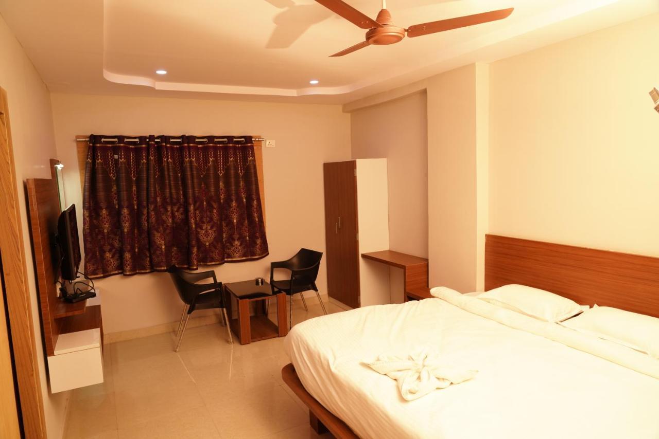 Swagath Residency Kākināda Dış mekan fotoğraf