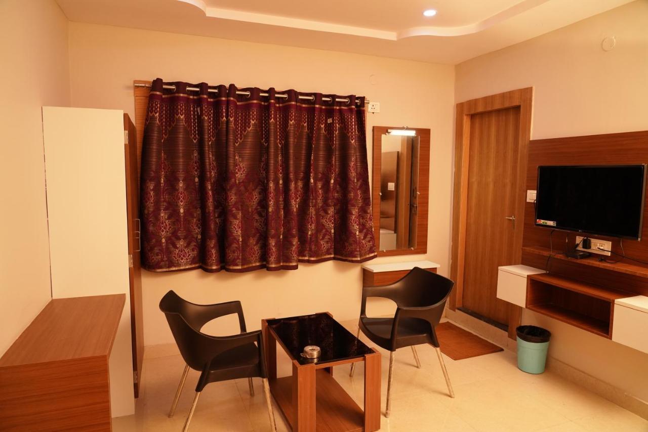 Swagath Residency Kākināda Dış mekan fotoğraf