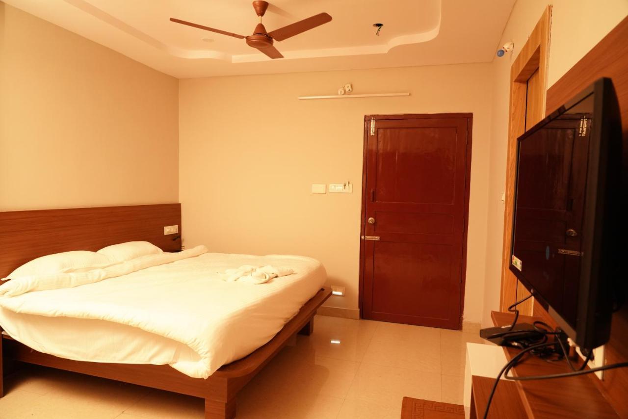 Swagath Residency Kākināda Dış mekan fotoğraf